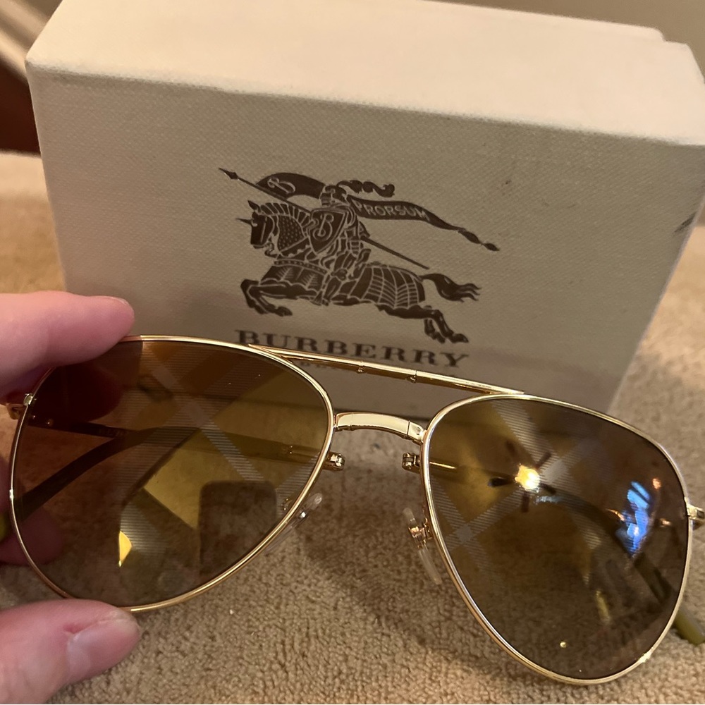 Burberry Sunglasses in Gold with Pattern Lense - Picture 2 of 5